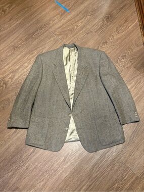Samuelsohn Herringbone Tweed Sport Coat in Gray
